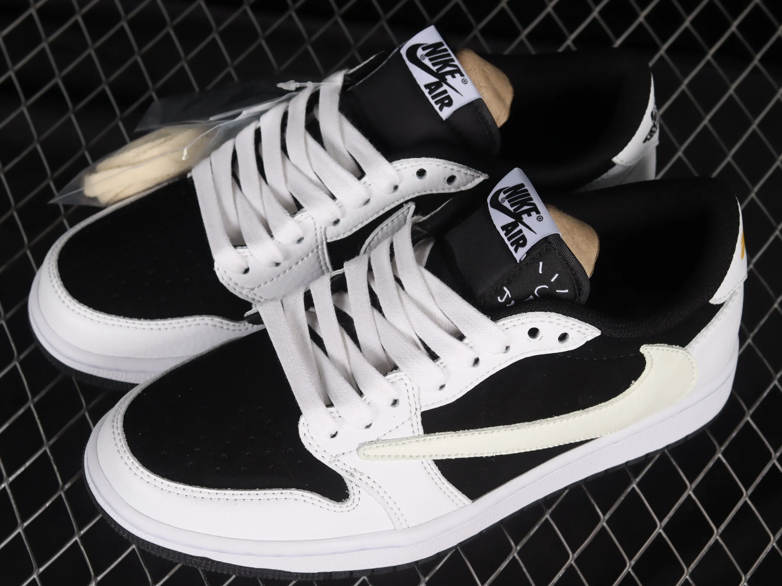 All categories Air Jordan Jordan series basketball shoes Air Jordan 1 Low Travis Scott x Air Jordan 1 Low OG AJ1 Joe 1 black and white panda reverse inverted hook joint casual sports basketball shoes DM7866-101